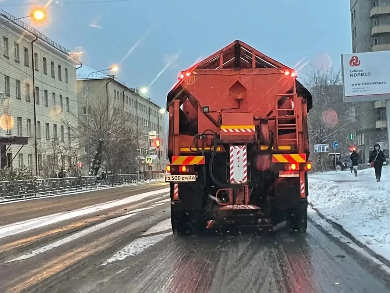 🛣️ Дорожные службы Барнаула переходят на зимний режим работы