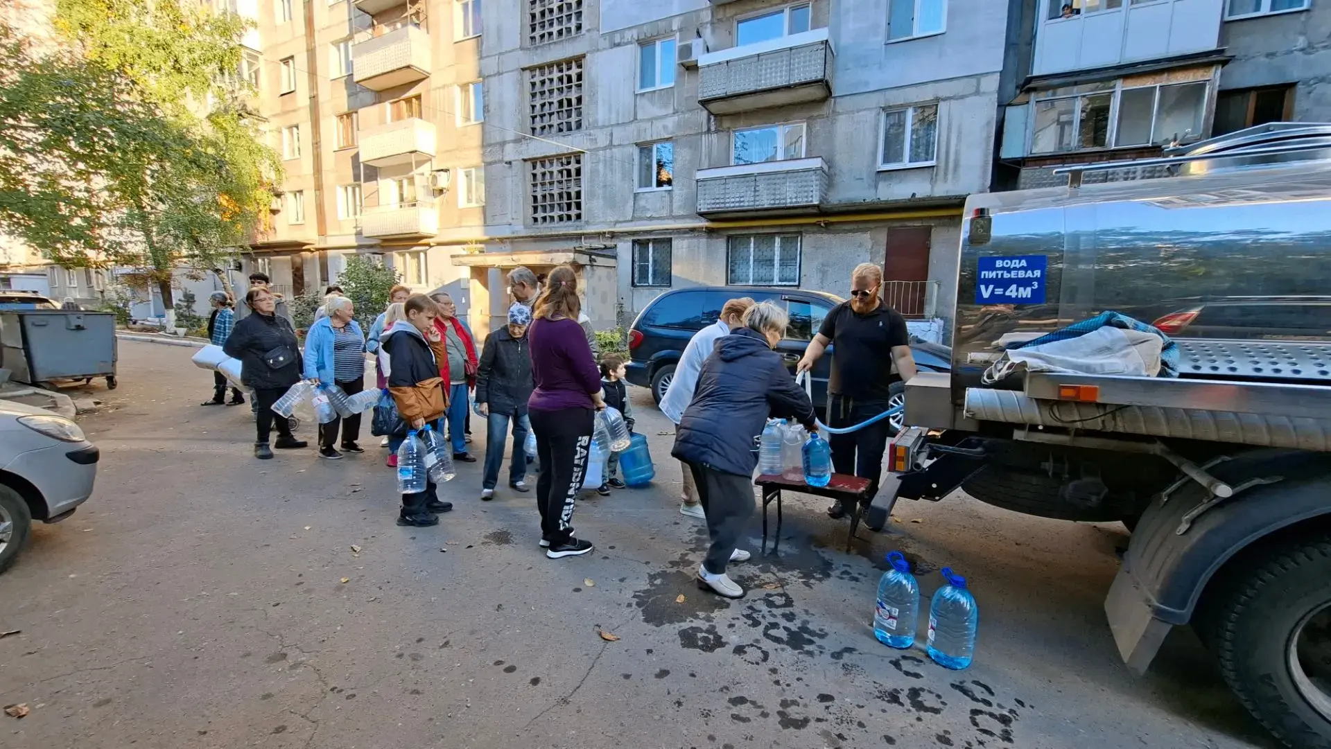 В связи с перебоями водоснабжения в Киевском внутригородском районе организован подвоз ...