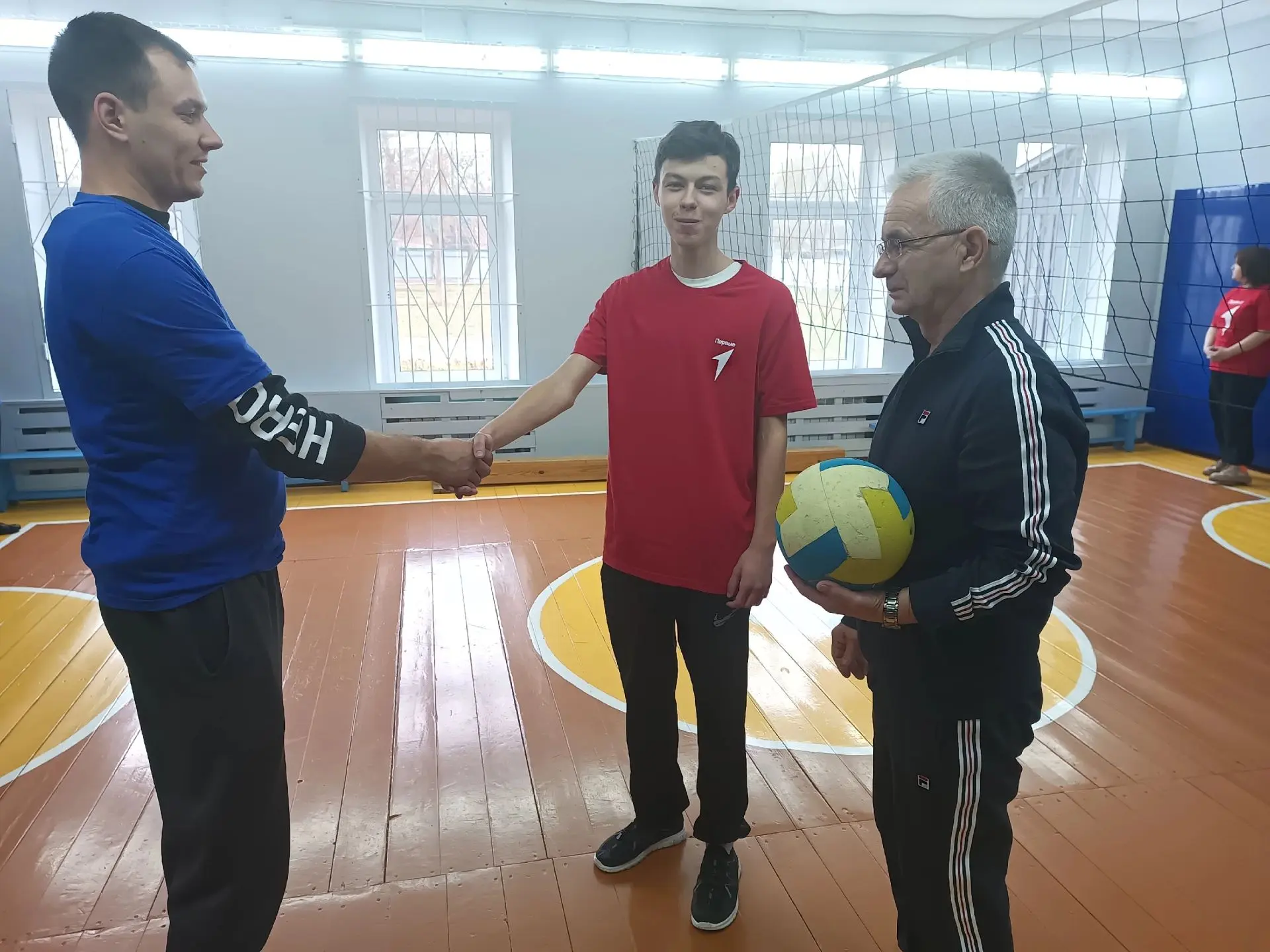 🏐 Волейбольный турнир ко Дню отца: смех, поддержка и отличный настрой! 🏐