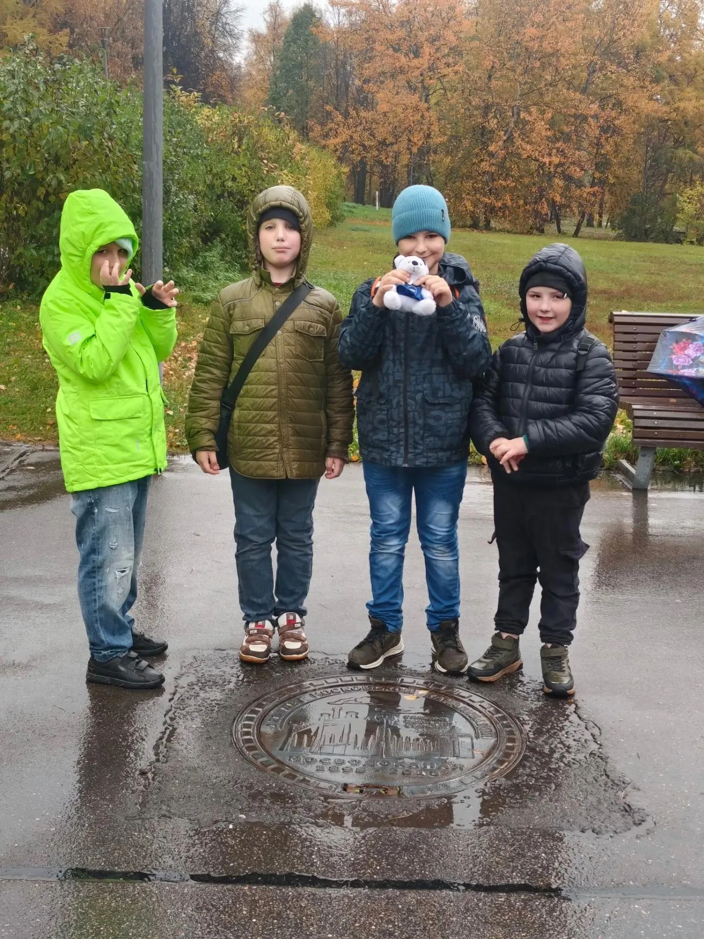 Команда 1 «Б» класса с педагогами и родителями побывала в «Парке имени 50‑летия Октября...