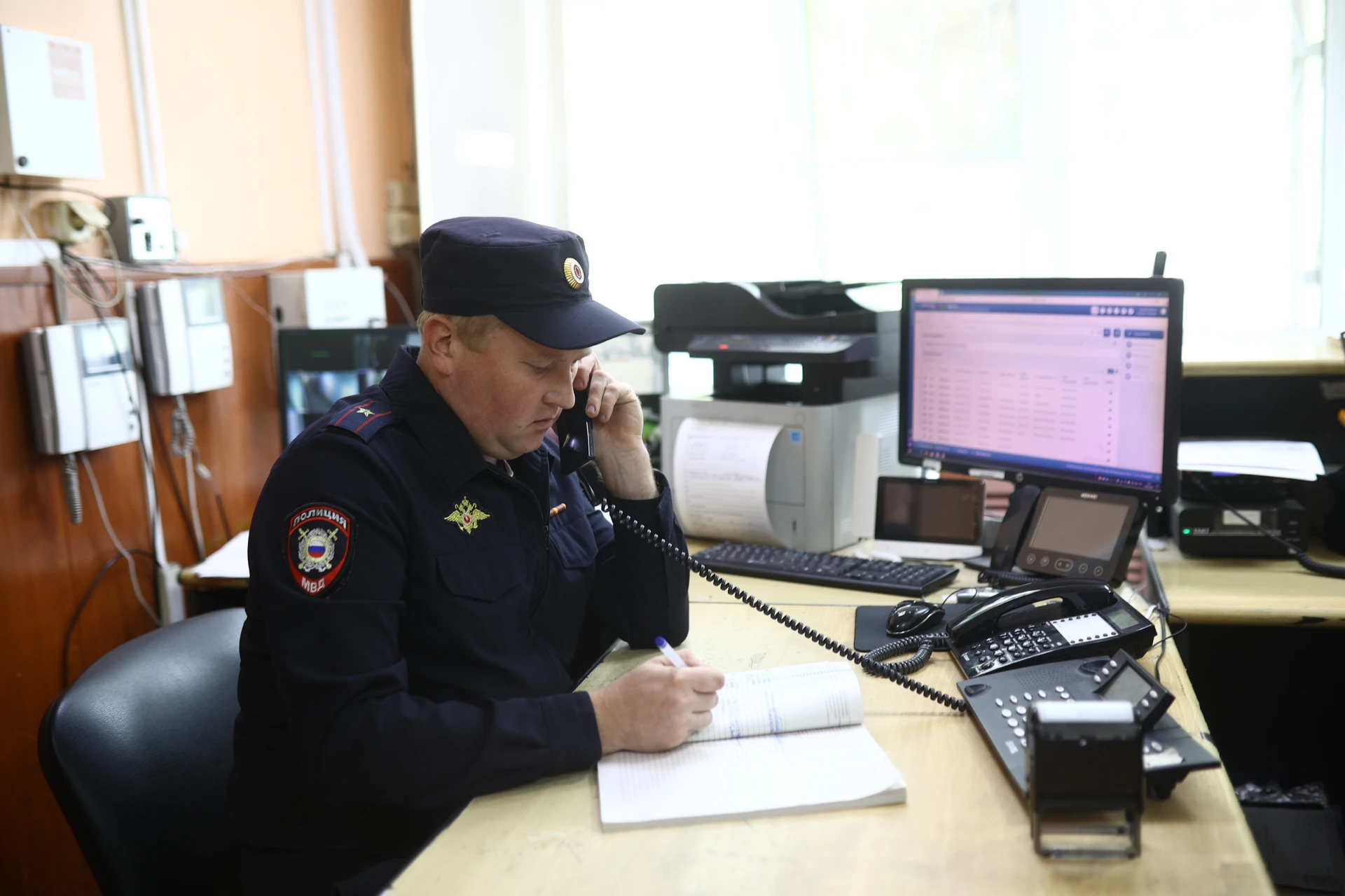 В г. Волгореченске полицейские устанавливают обстоятельства мошенничества, жертвой кото...