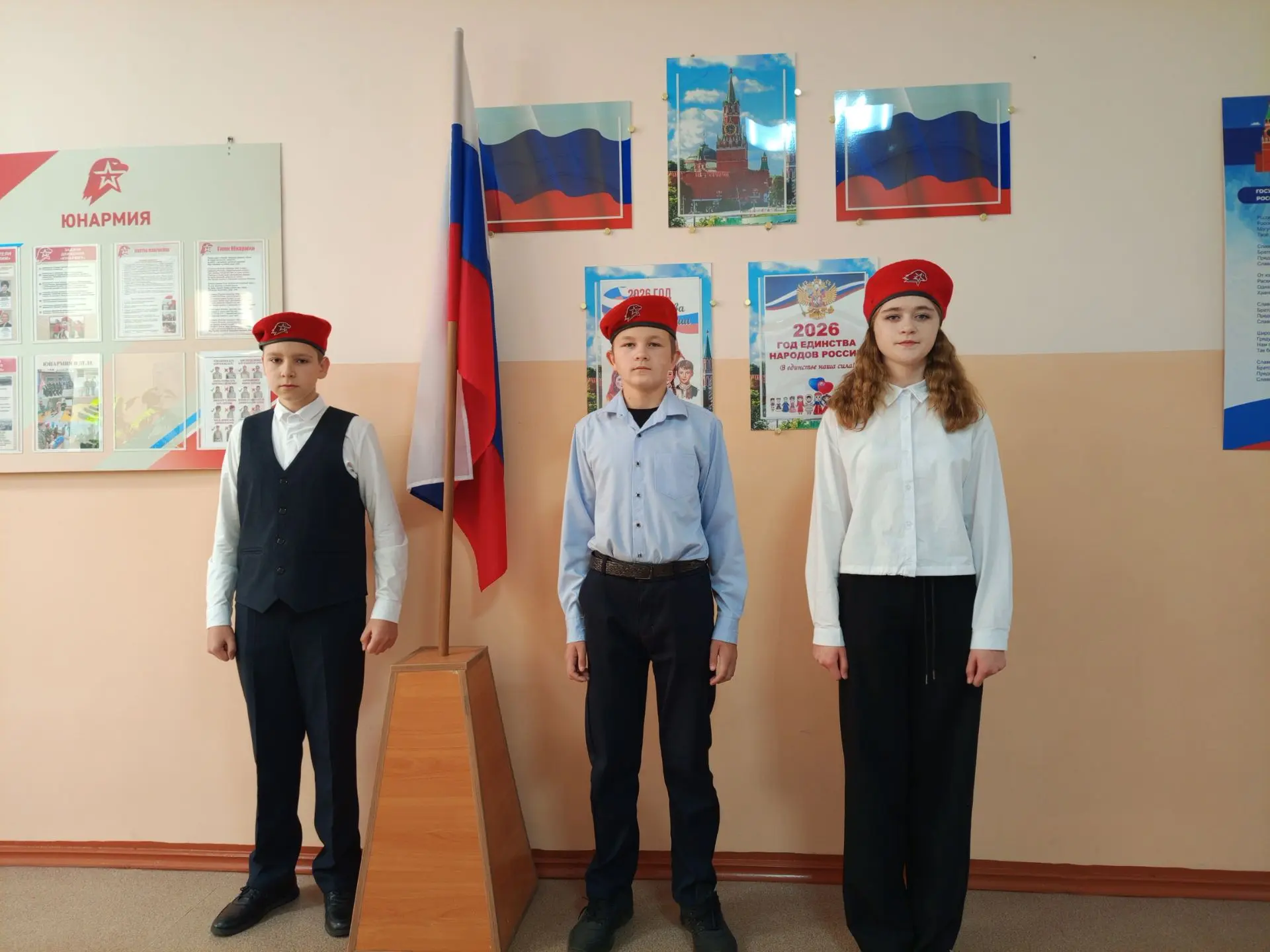 🍂По доброй традиции утро понедельника началось с традиционного выноса флага и исполнен...