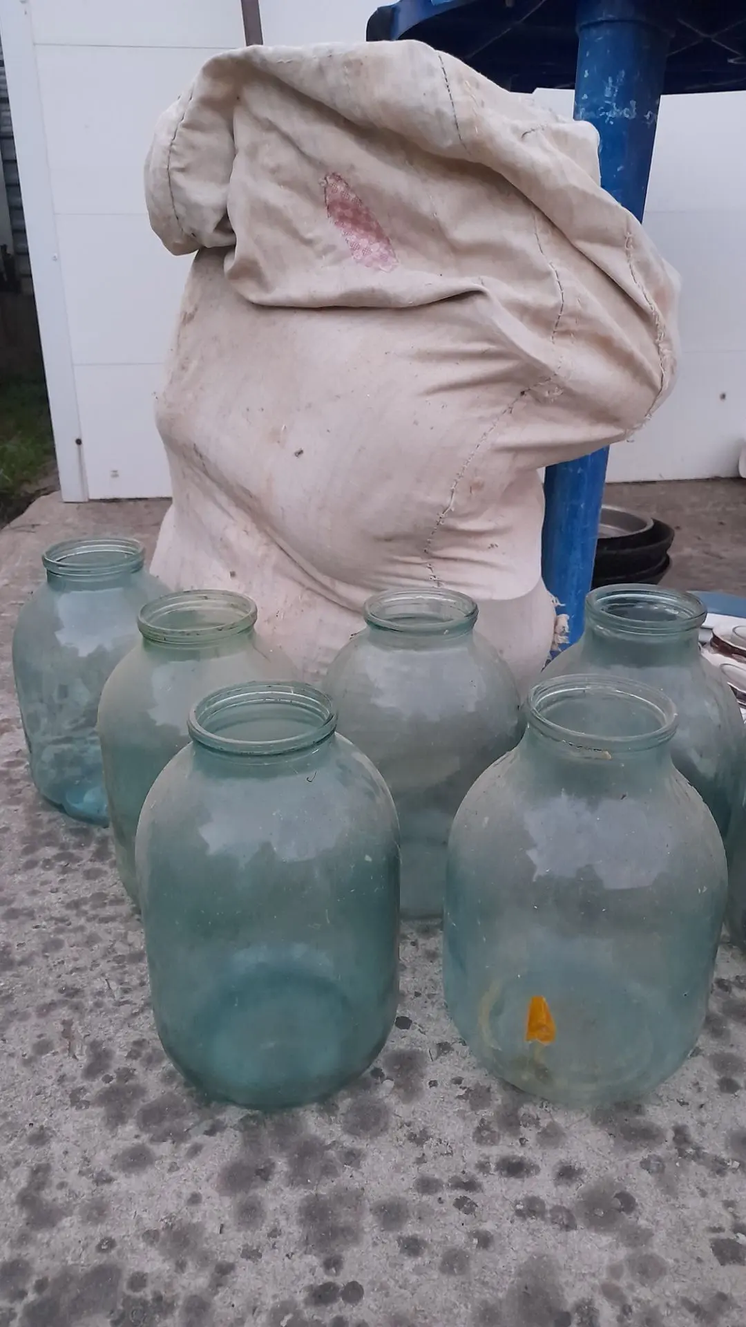 Продам банки 3 л, 500р. за все (в мешке, +8 шт.)
