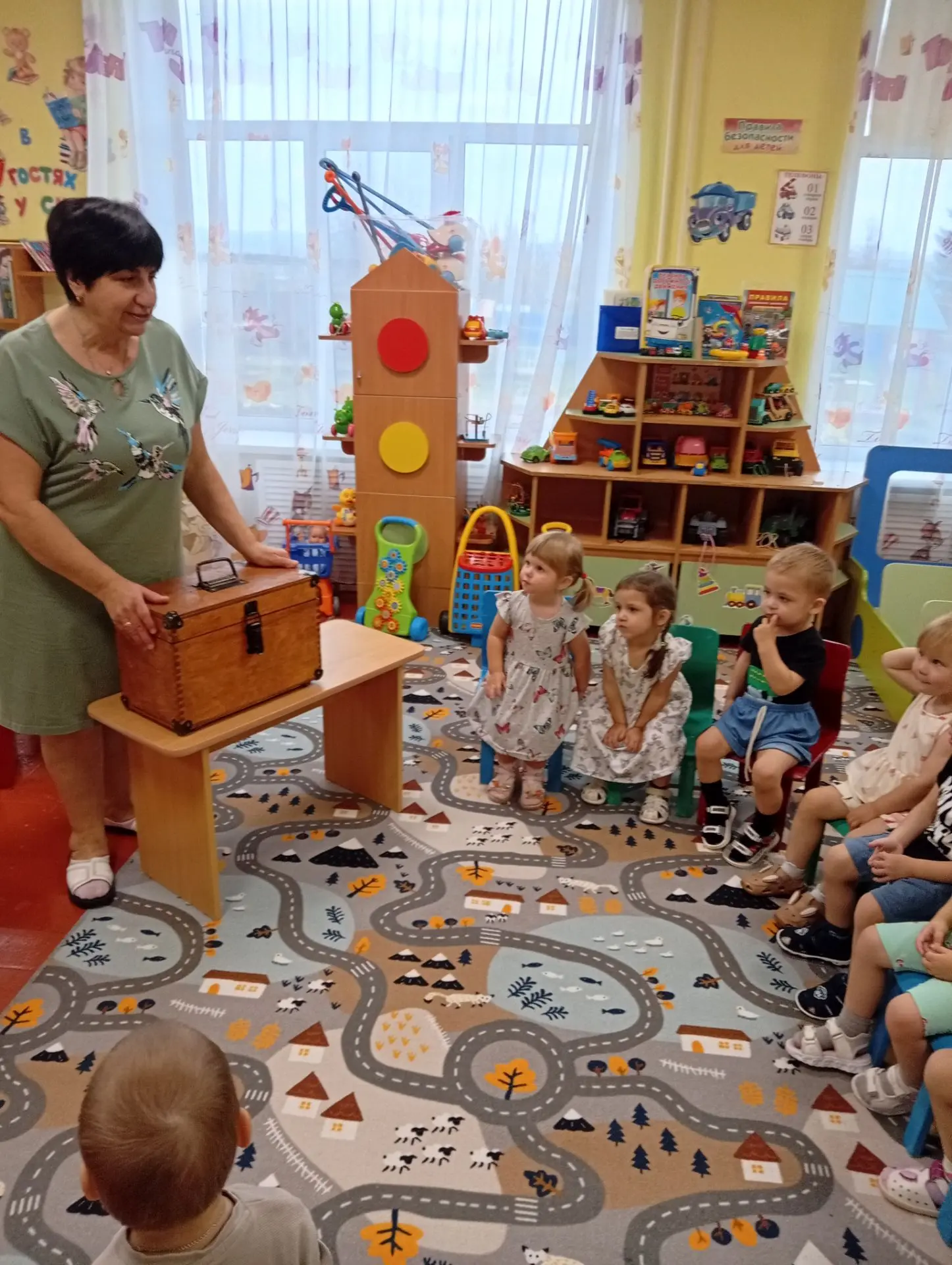 Сегодня в группе «Капелька» прошла увлекательная игра «Потешки из сундука»! Мы погрузил...