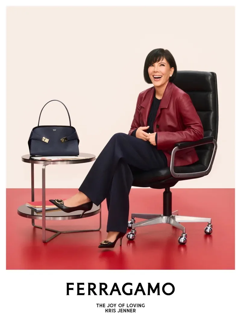 Ferragamo сделал Крис Дженнер лицом рождественской кампании . Возраст наконец перестал ...