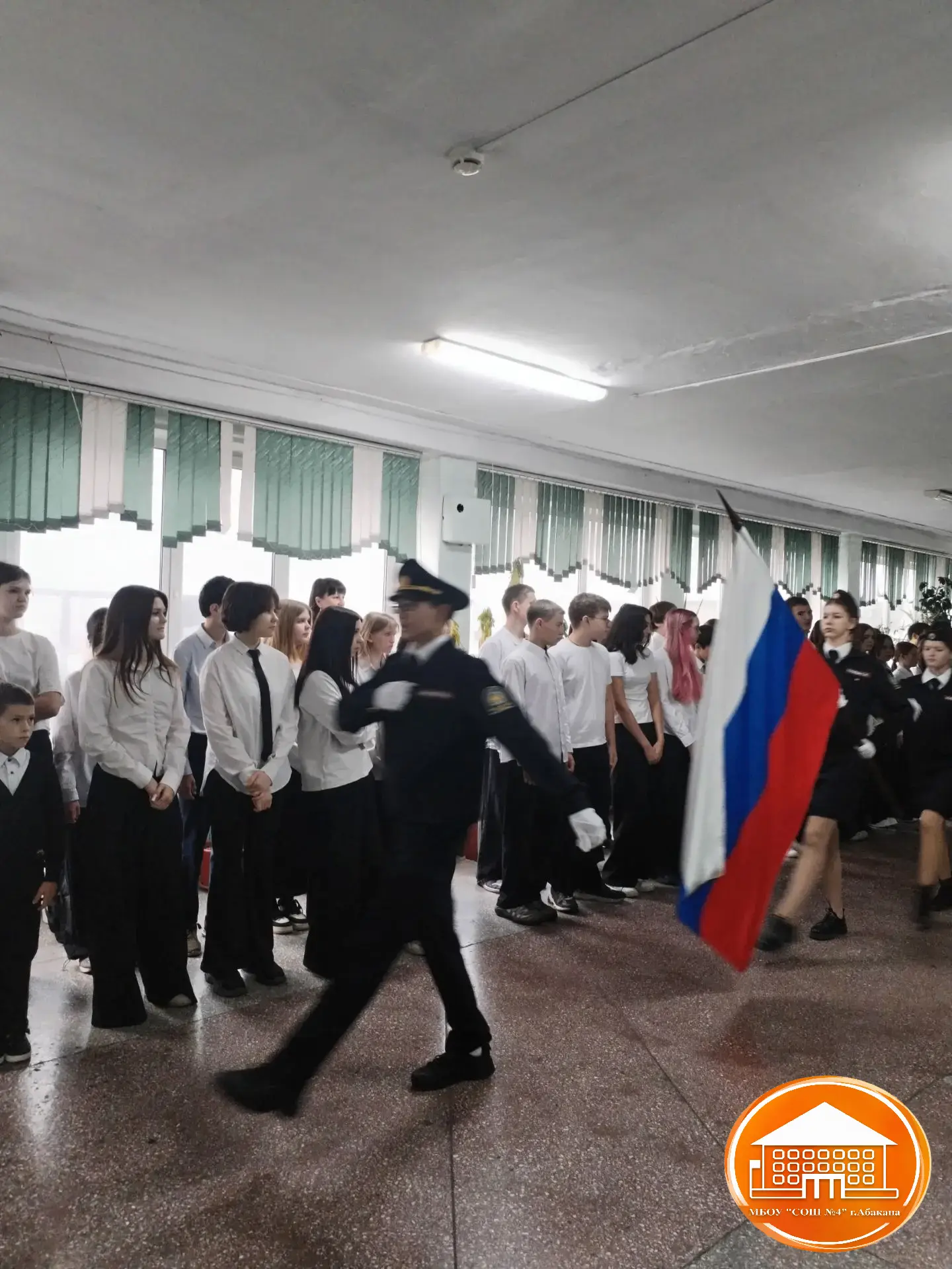ТОРЖЕСТВЕННАЯ ЛИНЕЙКА, ПОСВЯЩЕННАЯ ГОСУДАРСТВЕННЫМ СИМВОЛАМ РОССИИ