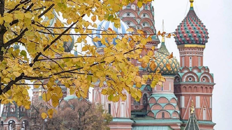 Сентябрьское тепло обещают москвичам и гостям столицы в конце недели. В пятницу воздух ...