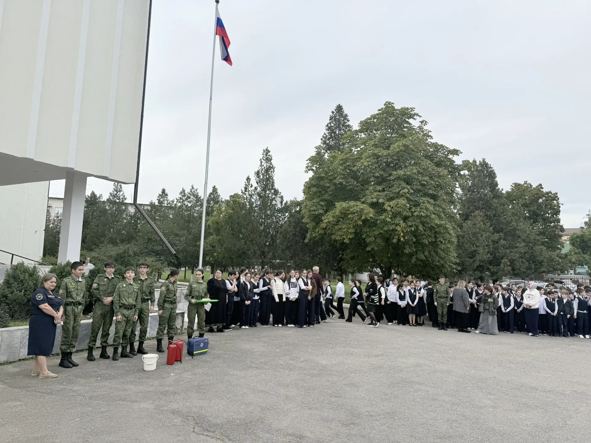 В МКОУ СОШ6 г.п.Нарткала  прошла плановая эвакуация с участием сотрудников МЧС.