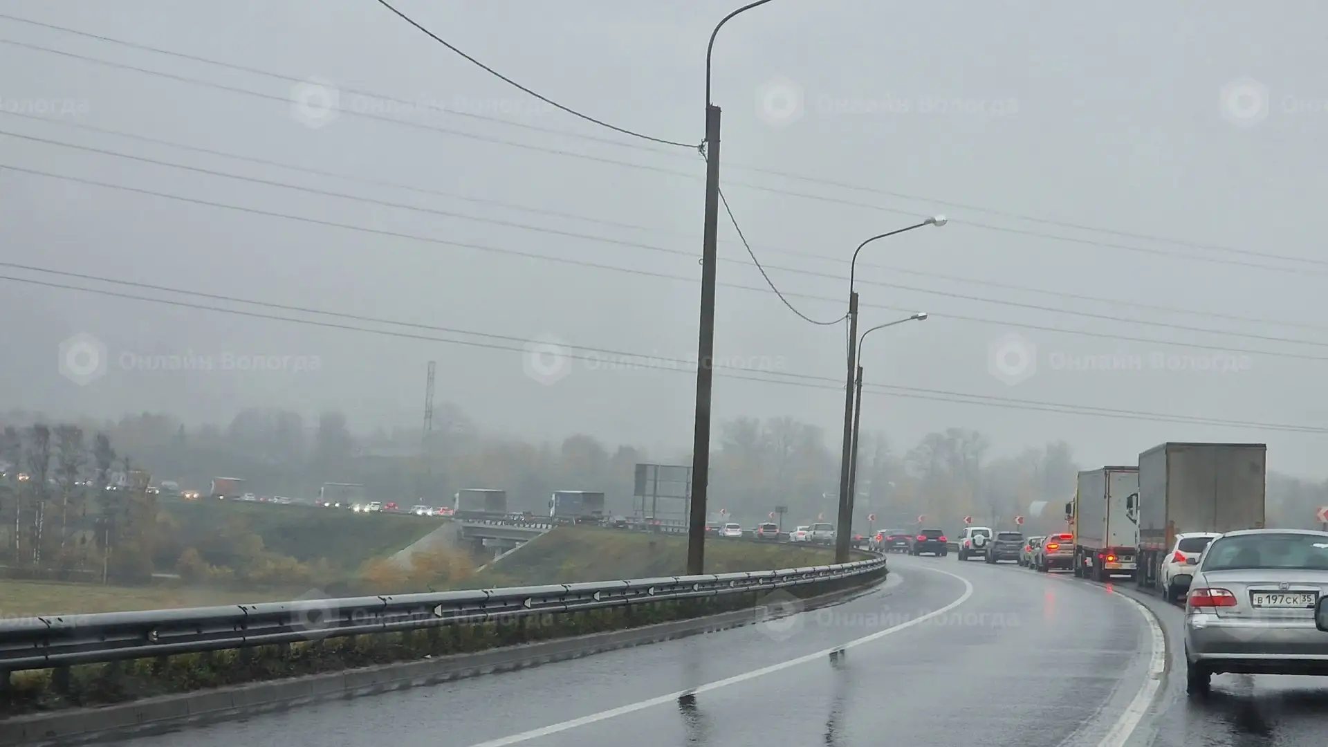 На днях проезжал перекрёсток на объездной  где ремонт. Светофор был отключение, пробки ...