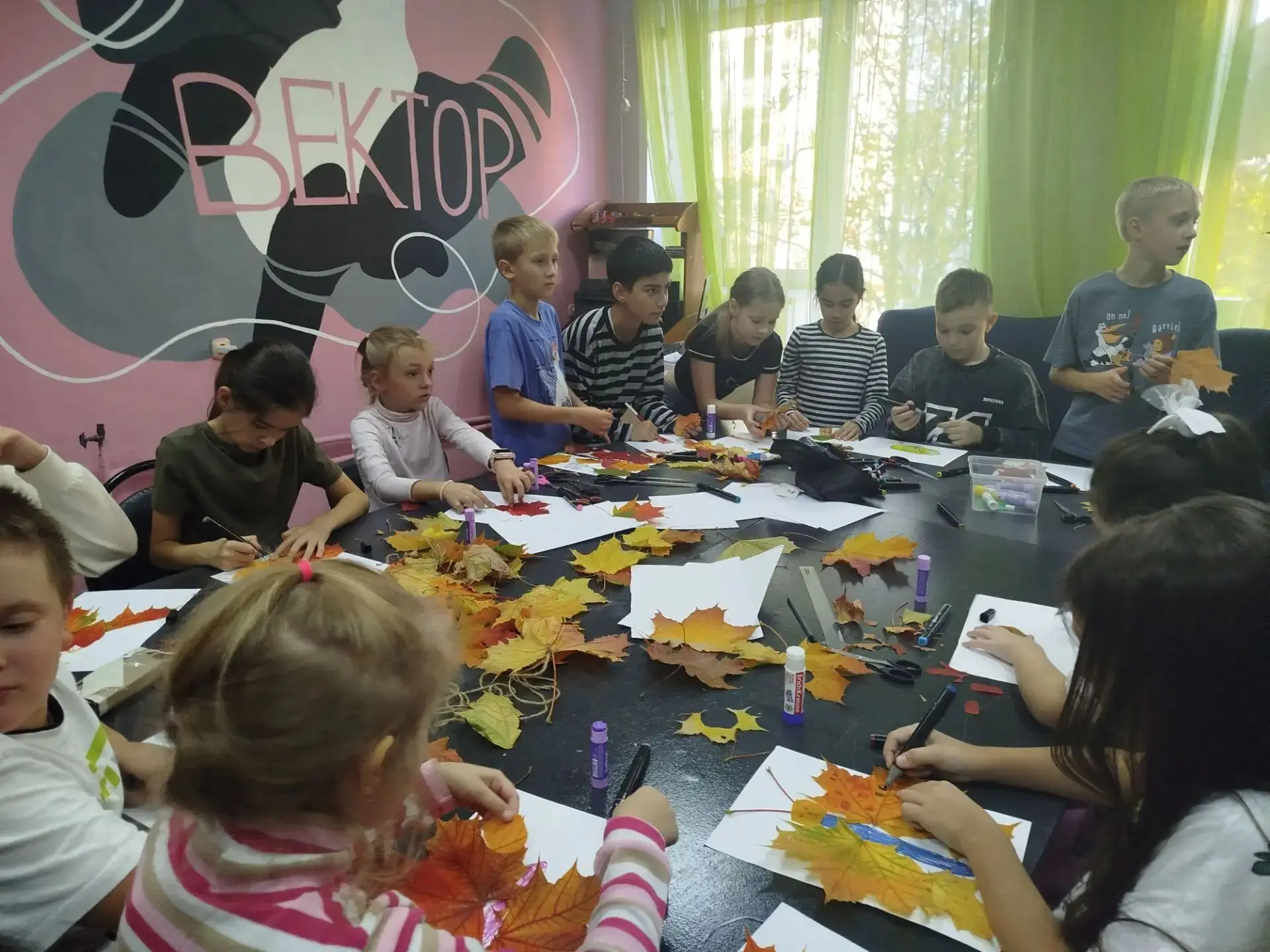 🍁 Осеннее вдохновение в СП «Вектор»:  мастер-класс «Листопад»!