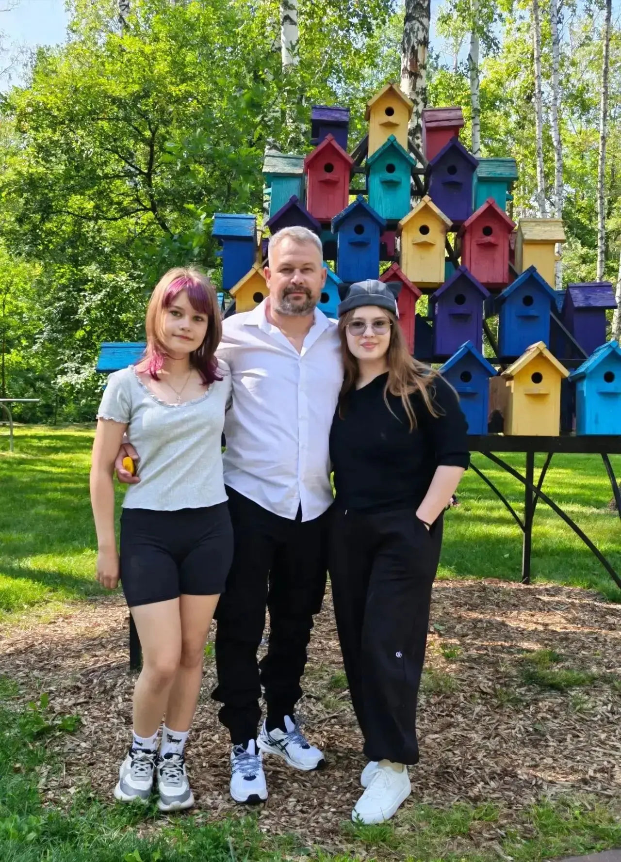 ♥️Иванова Ксения,ученица 7а класса и выпускница Иванова Софья, поздравляют своего папу ...