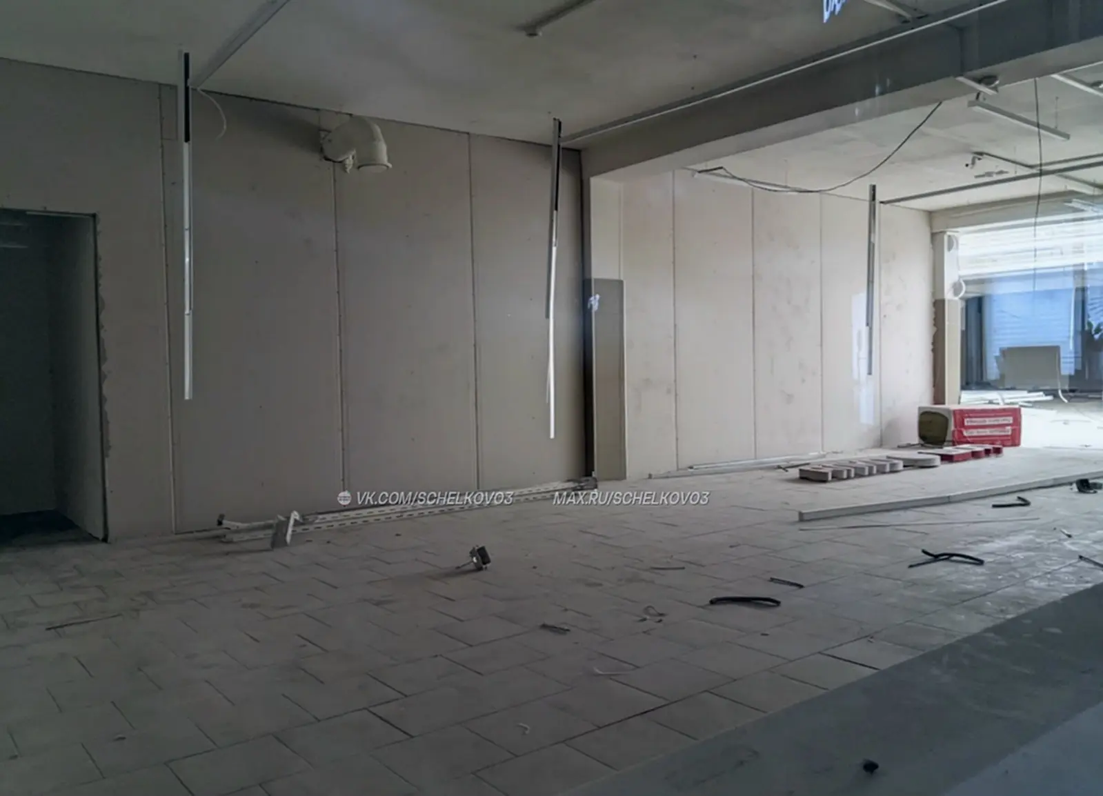 В зале бывшего Магнита в КБО установили внутренние перегородки, т.е. похоже здесь не бу...