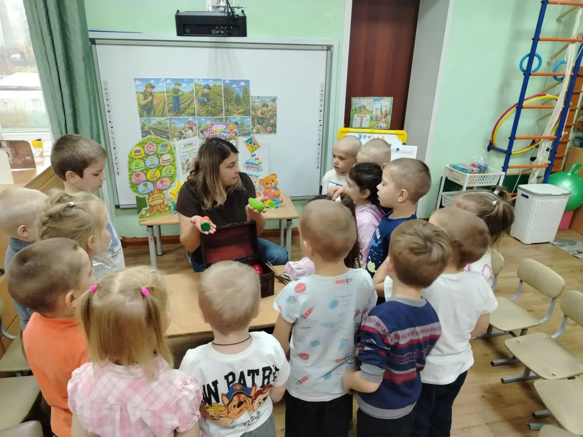🌱 Утренний круг в рамках проекта «Добрые игры» — «Труд на земле» 🚜