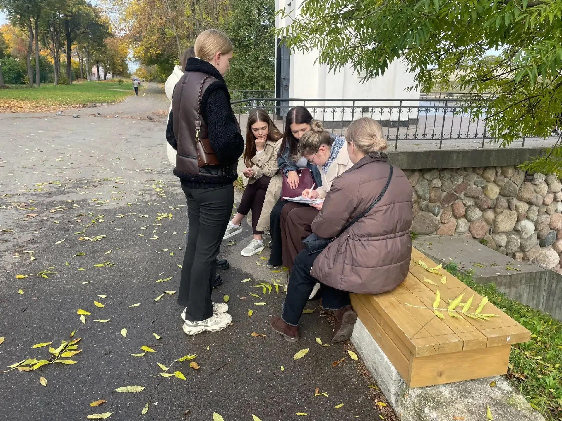 Сегодня, 8 октября, педагоги Гдовской школы Яковлева Мария Ивановна и Лукина Анна Герма...