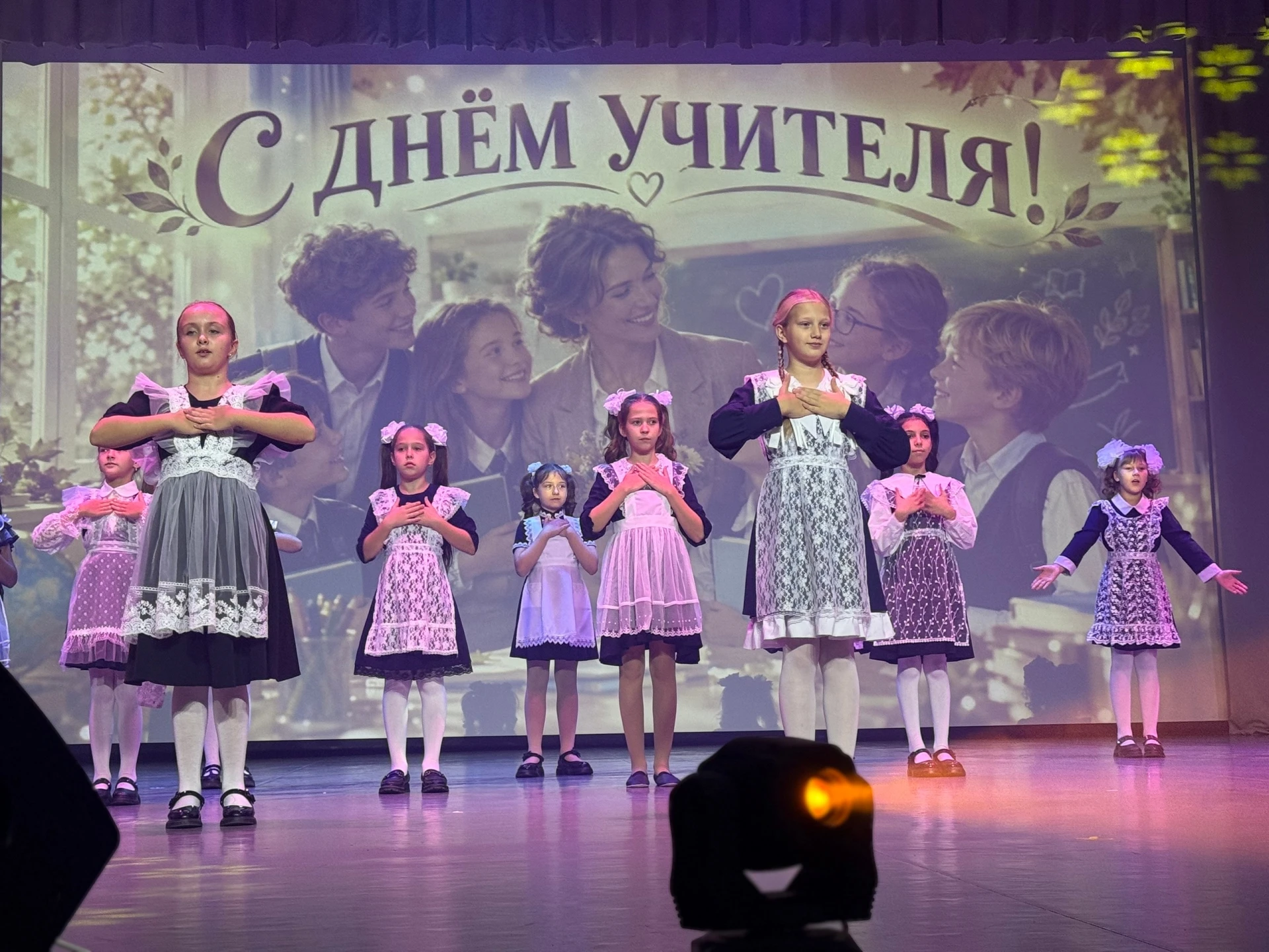 В районном Доме культуры отметили День учителя торжественным концертом