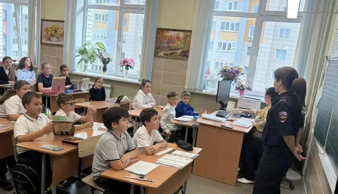 🚌🚦В преддверии каникул в нашей школе прошли важные профилактические беседы с инспекто...