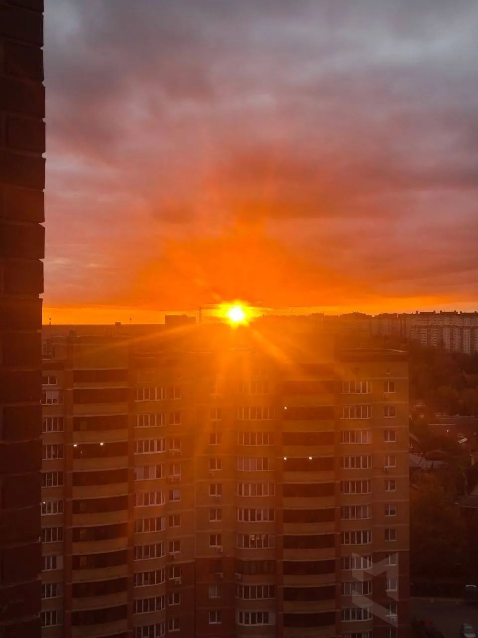 🥰 Огненный закат порадовал сегодня москвичей.