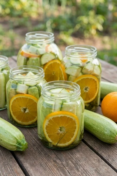 МАРИНОВАННЫЕ КАБАЧКИ С АПЕЛЬСИНОМ — НЕОБЫЧНАЯ ЗАКУСКА, КОТОРУЮ ГОСТИ СЪЕДАЮТ ПЕРВОЙ