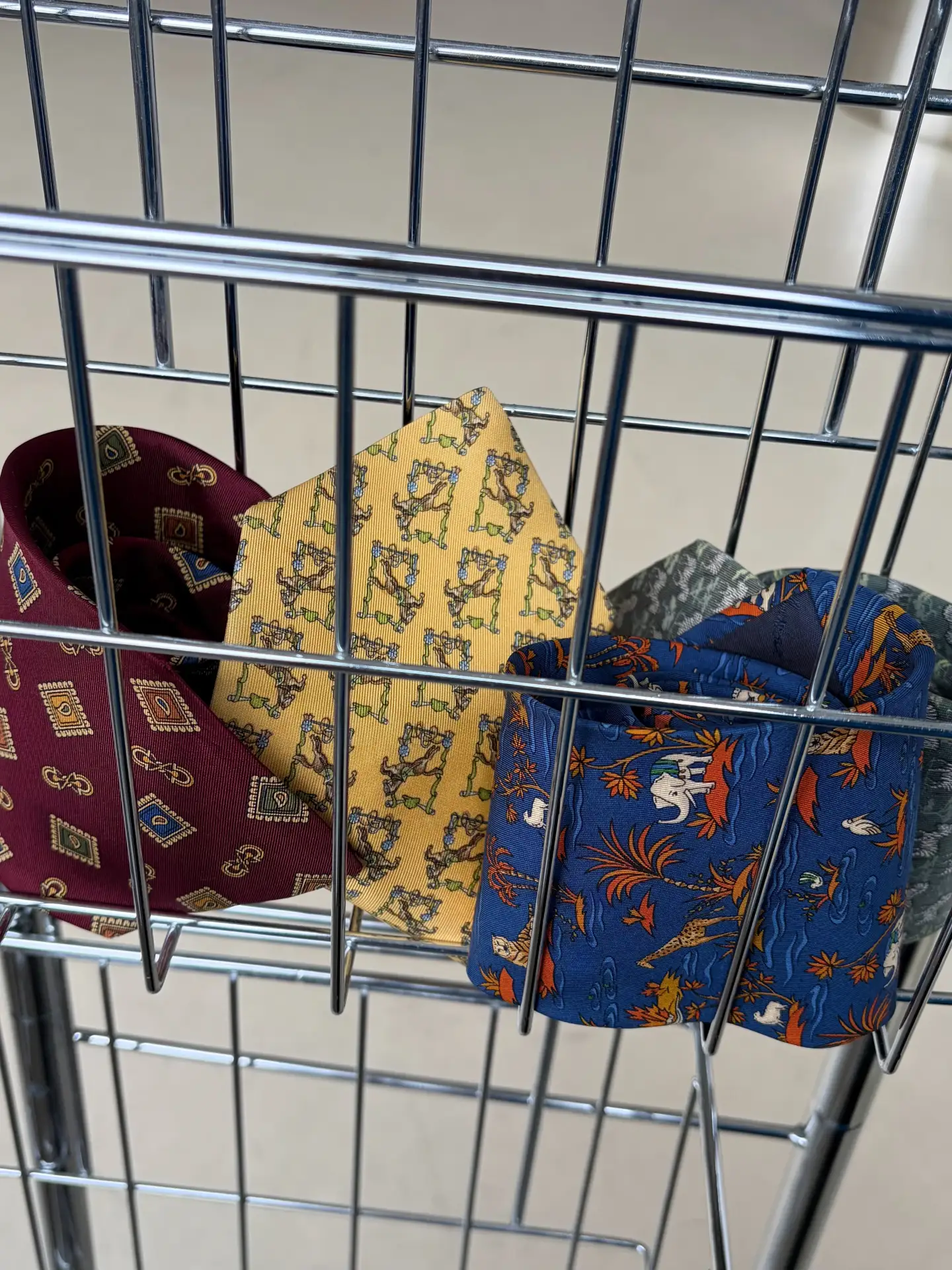 Самые красивые принты от лучших брендов шёлковые галстуки Hermes, Salvatore Ferragamo, ...