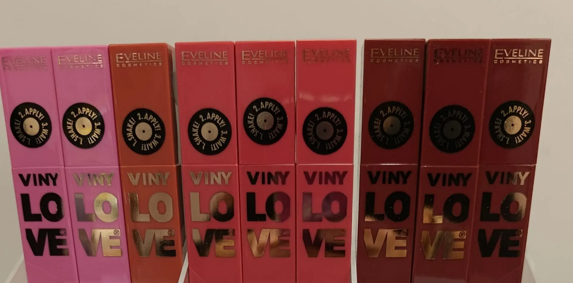 Eveline Vinylove — это достойная альтернатива виниловым помадам для тех, кто ищет стойк...