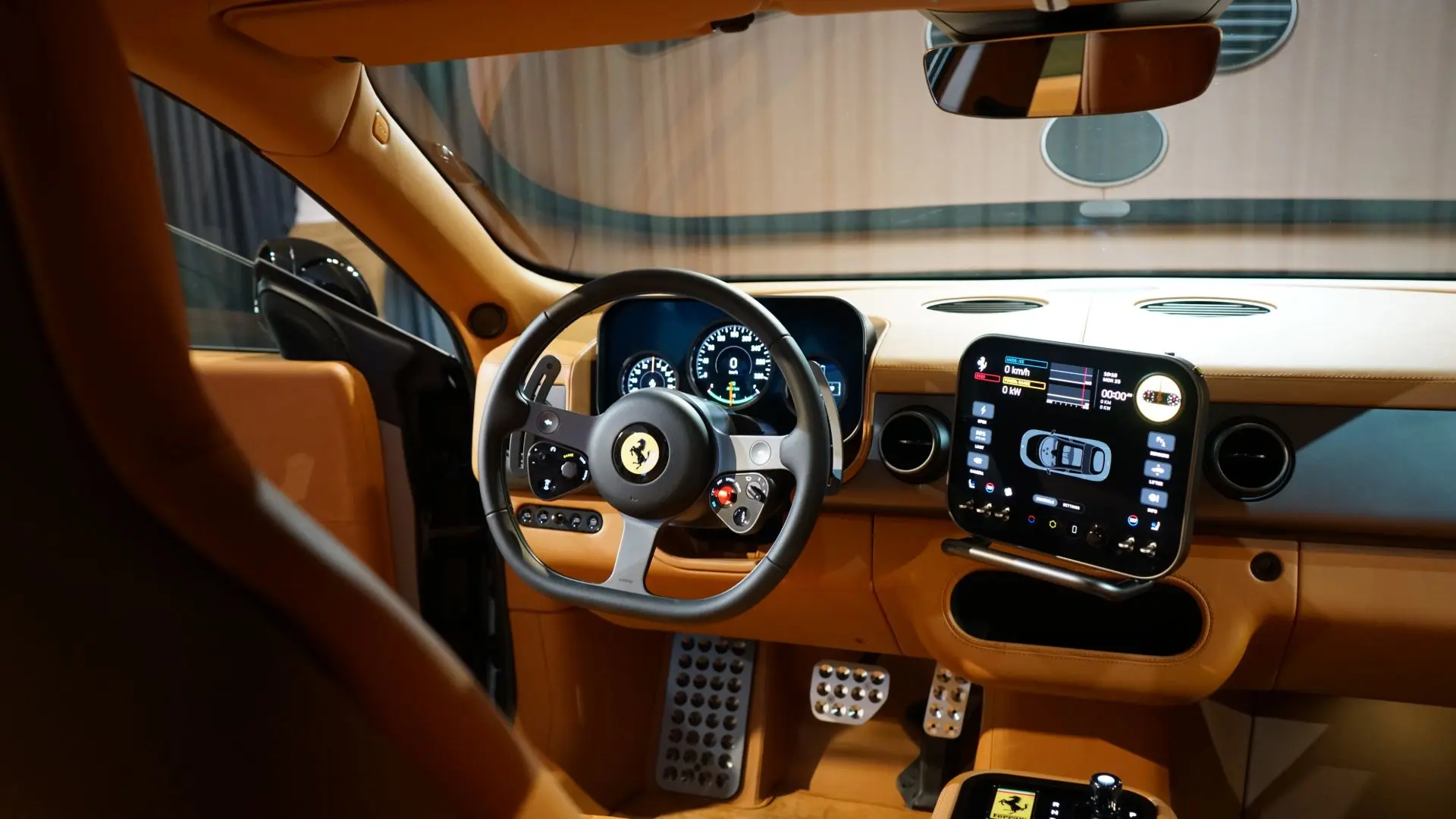 Первый электрический Ferrari Luce появился благодаря совету Джеффа Безоса.