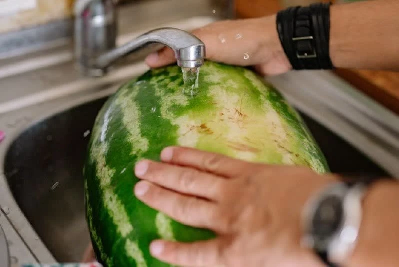 Мыть или не мыть? Разбираемся с кожурой 🍉