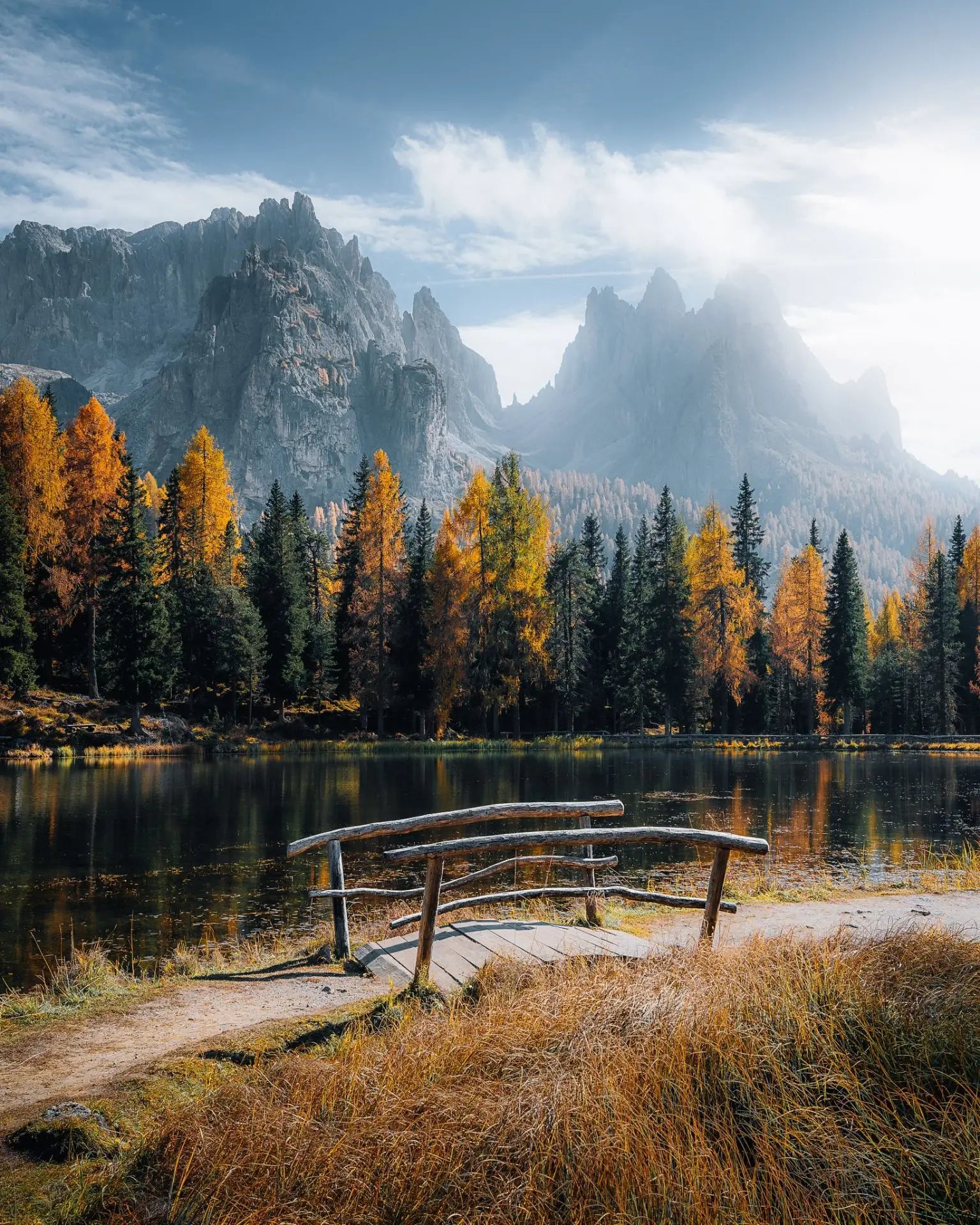 Озеро Анторно рядом с озером Мизурина 🍂💛 осенью — настоящая красота. 🇮🇹