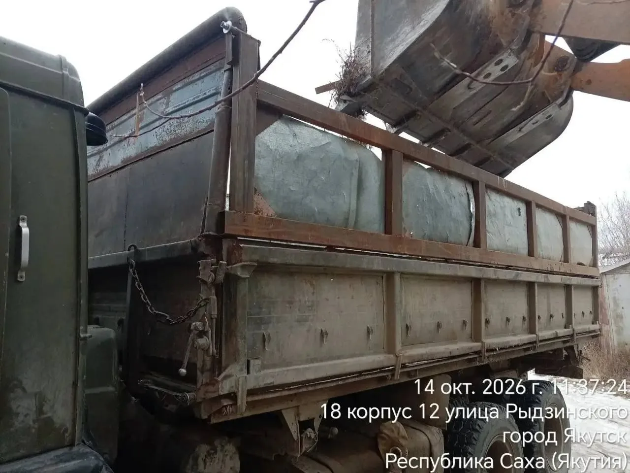 В Строительном округе продолжается уборка стихийных мусорных свалок.