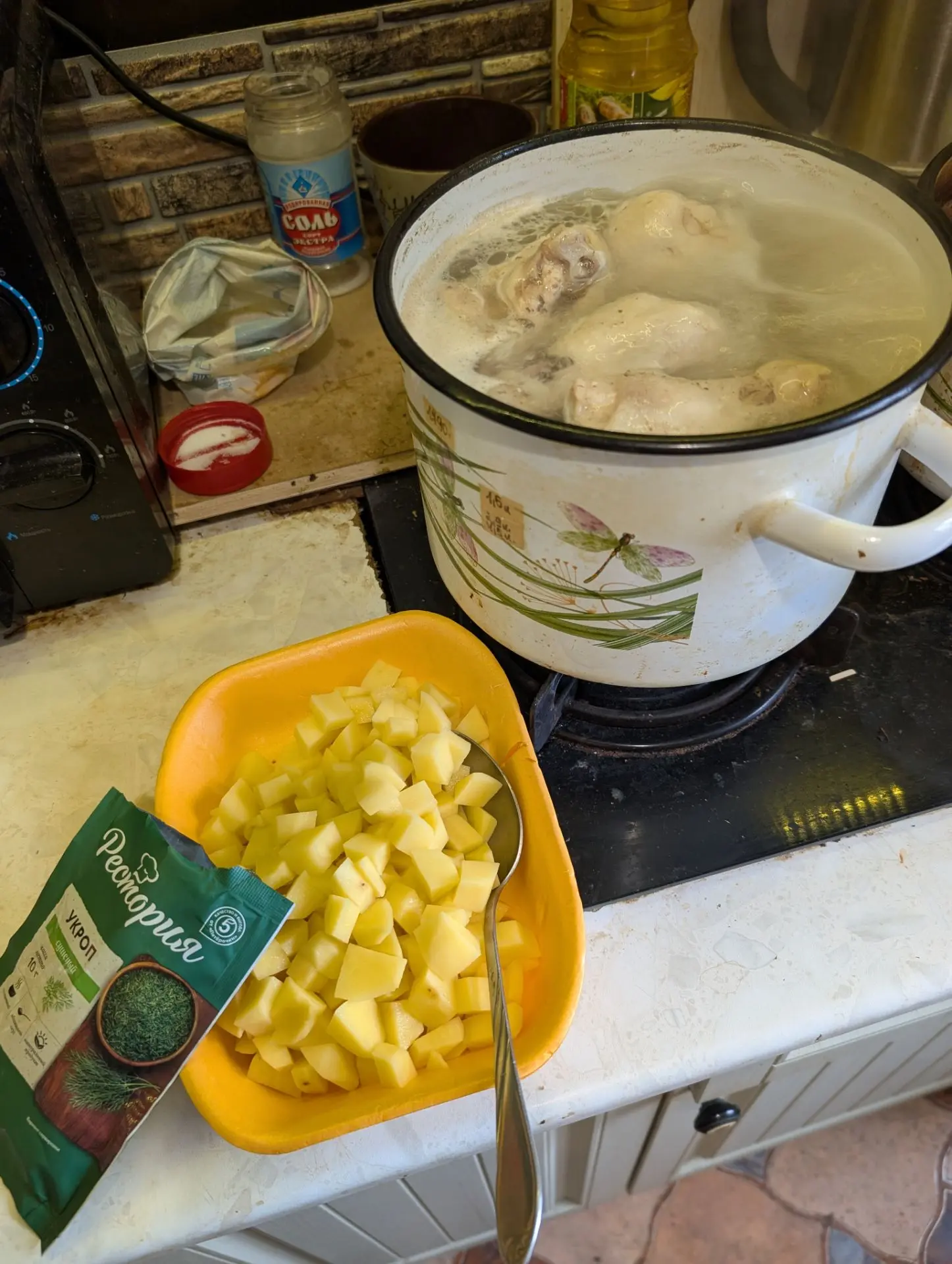 Супчик 🍜 куриный готовлю.