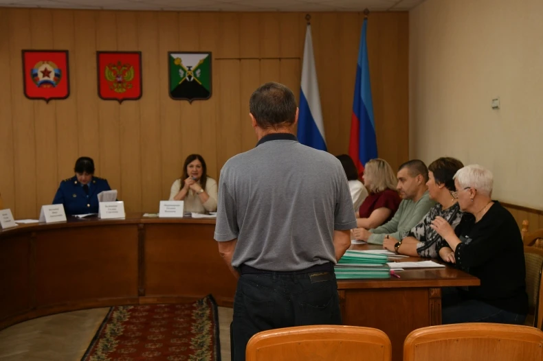 Приняла участие в очередном, 25-м заседании комиссии по делам несовершеннолетних и защи...