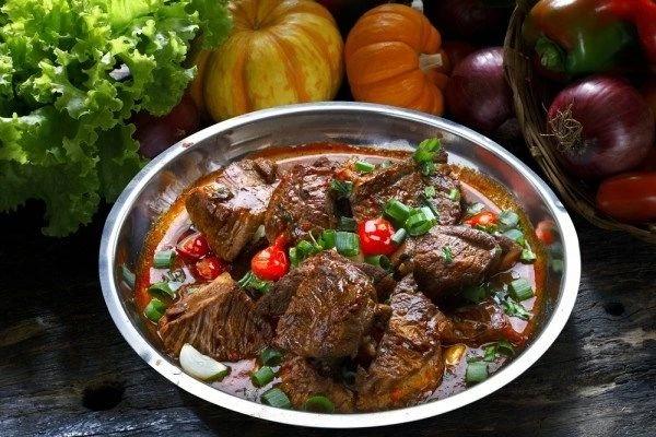 Баранина с чесноком и зеленью