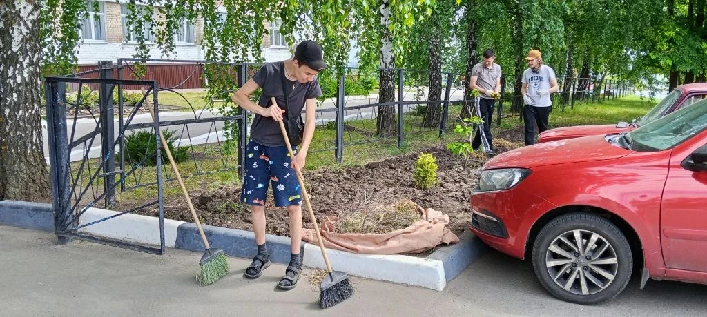 Сегодняшний день в нашем лагере труда и отдыха был посвящен важной и полезной задаче – ...