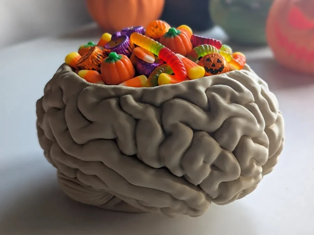 Хэллоуинская конфетница в форме мозга — эффектная🧠
