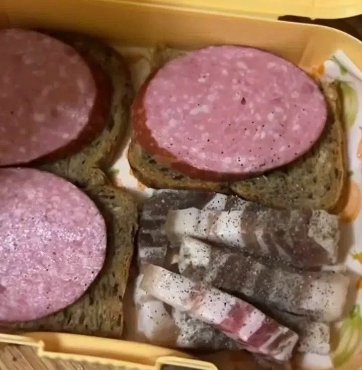 Как вам такой ланчбокс ребенку в школу?🤭