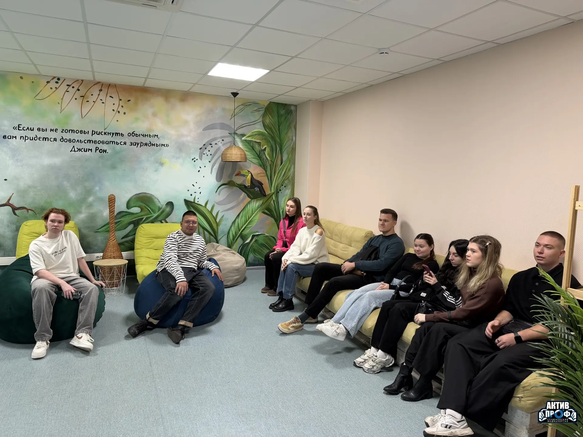 🎓 Студенты третьего курса направлений прикладной информатики и бизнес-информатики посе...