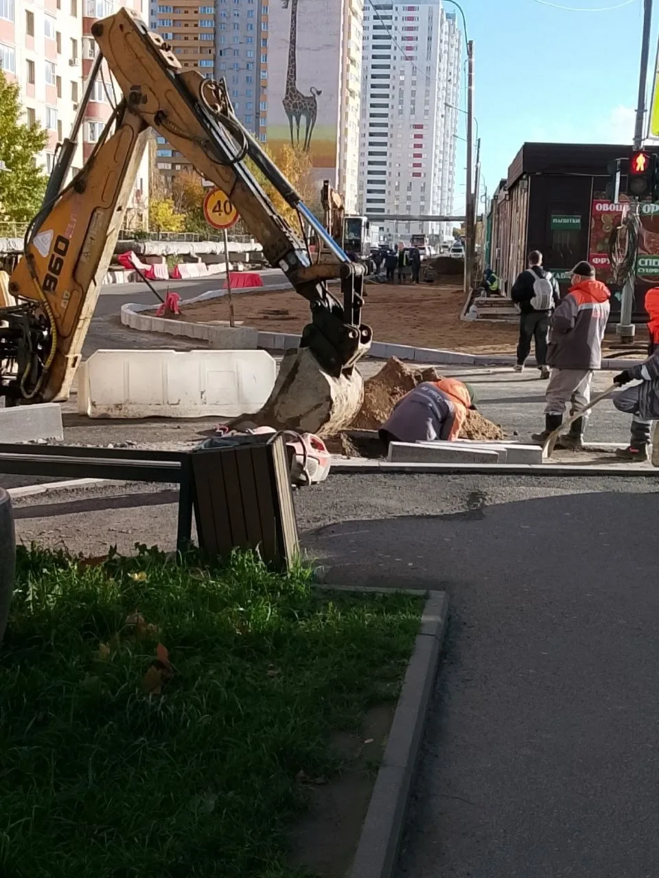 На углу Вишерской и Первомайской снова снимают асфальт сообщают подписчики