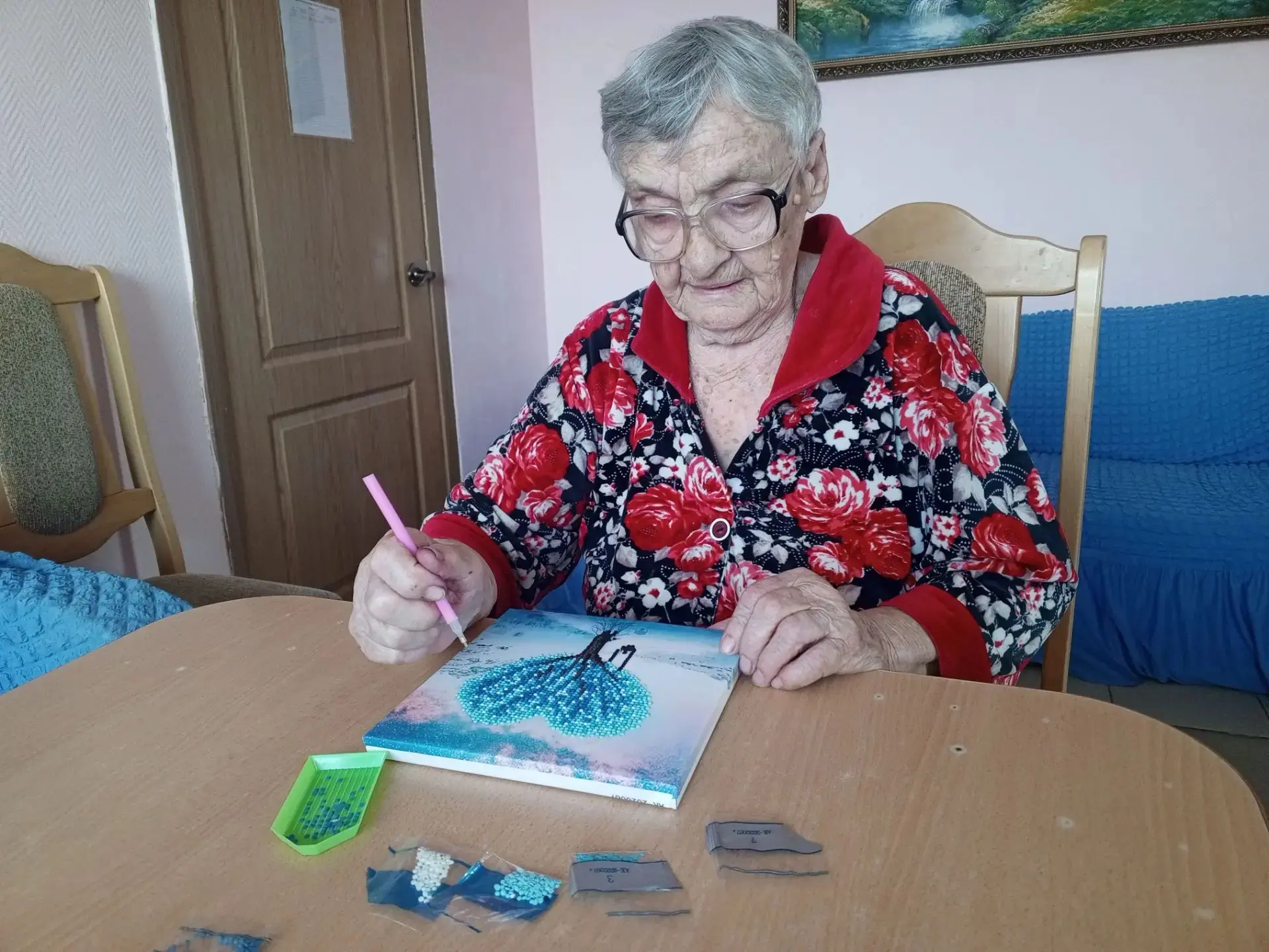 🖼В нашем доме-интерната случилось маленькое чудо: одна из рукодельниц завершила потряс...