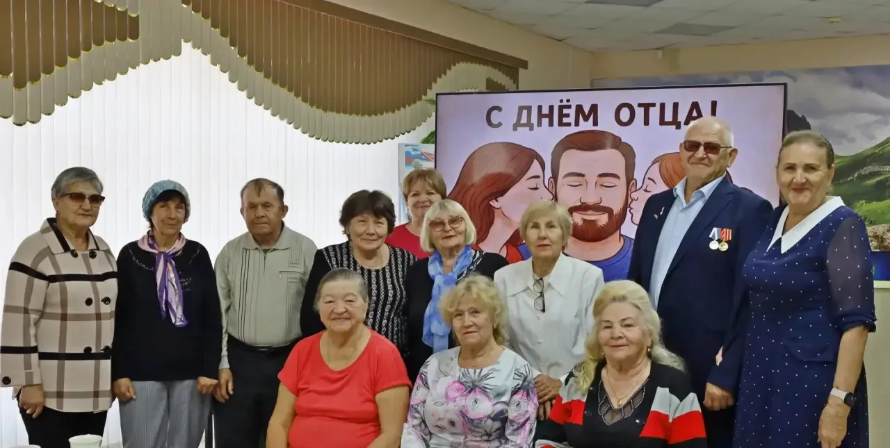 📖 Стихи, музыка и разговоры о главном: в Мостовской библиотеке отметили День отца