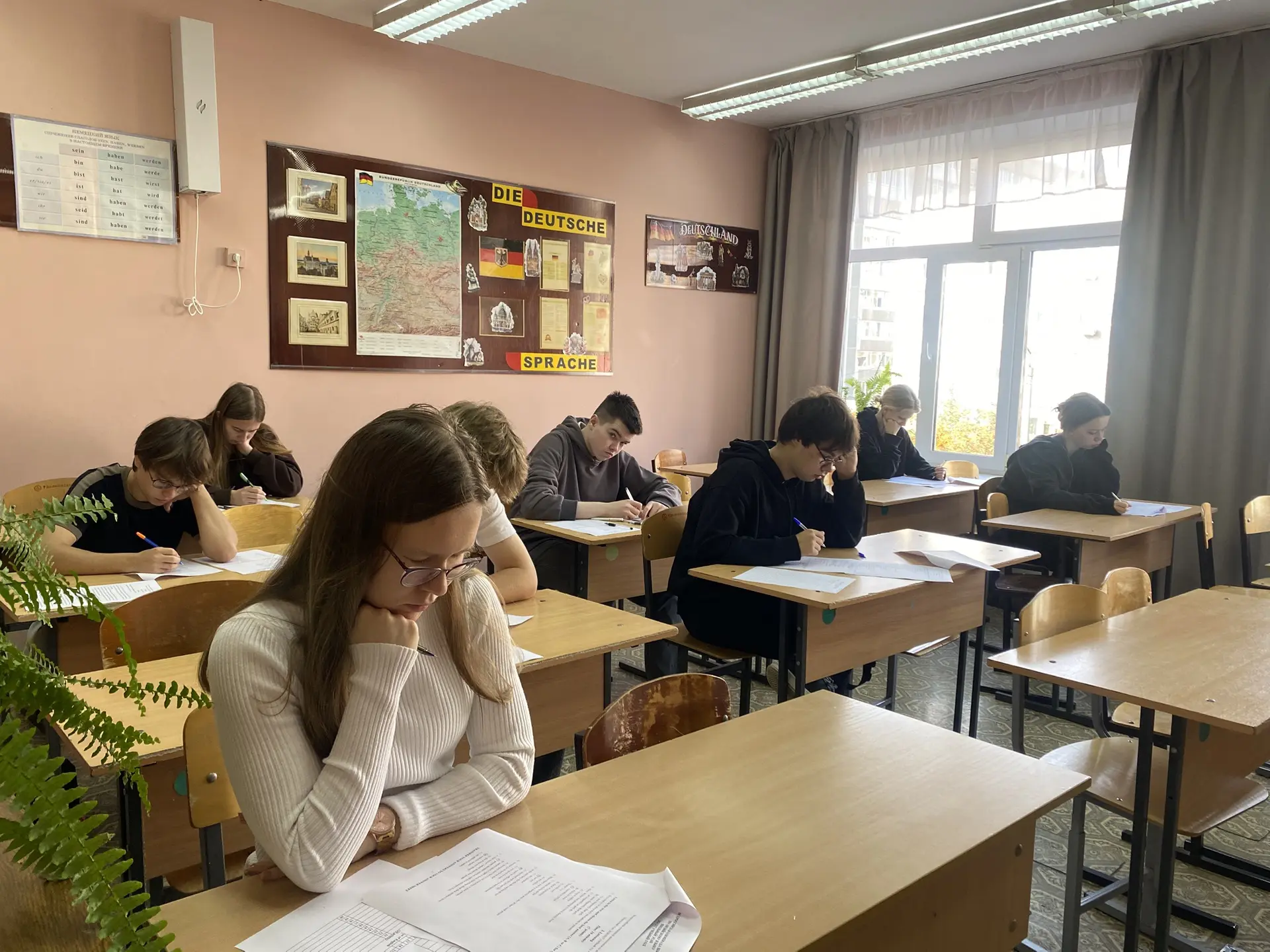 Сегодня в нашей школе прошёл школьный этап Всероссийской олимпиады школьников по англий...