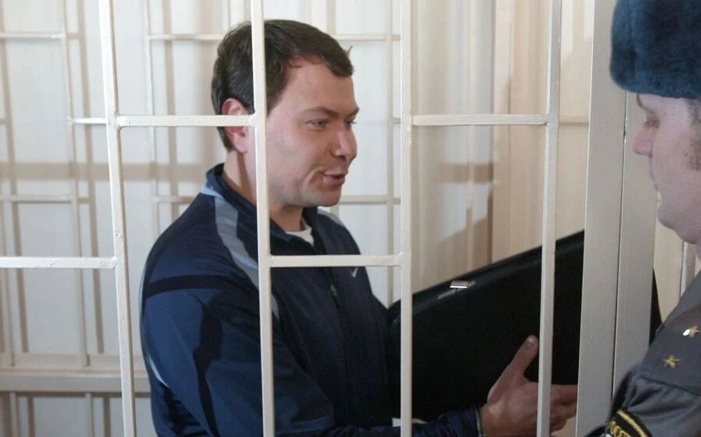 Во Владивостоке спустя 27 лет в отношении бывшего мэра Владимира Николаева возобновляют...