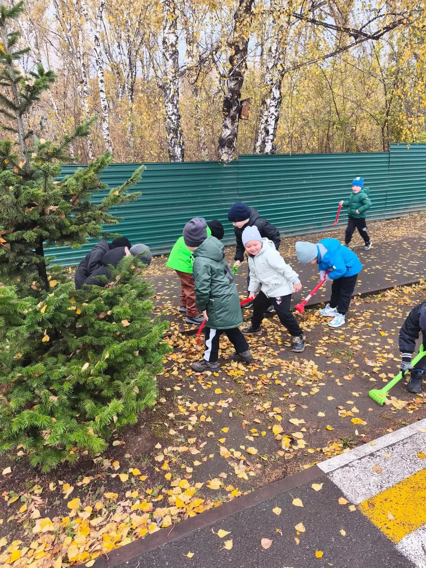 Сегодня к нам на субботник заглянула та самая ёлочка из «Эколят»!