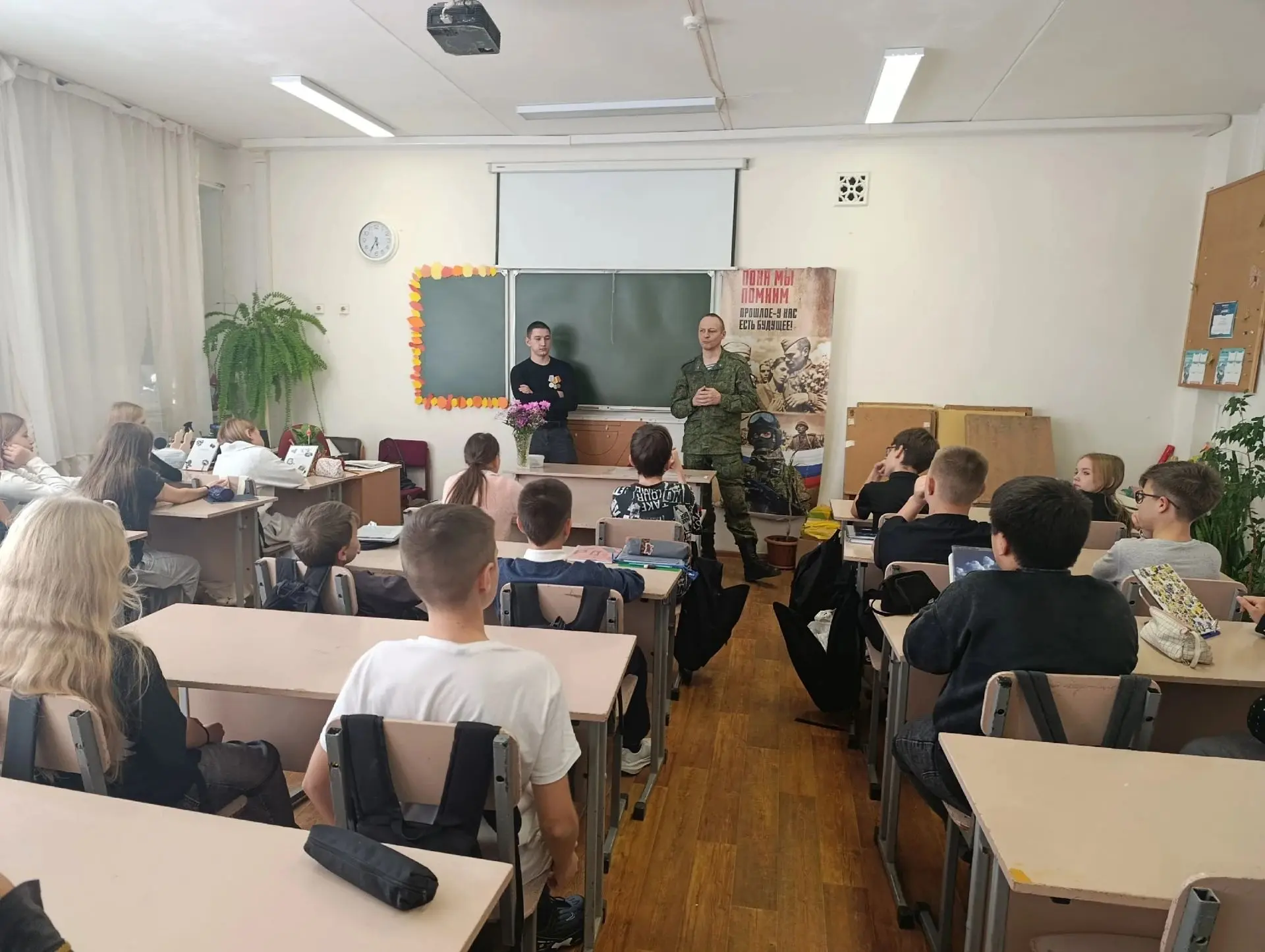 В 6 «в» классе (классный руководитель Слобода В.В.) прошел урок мужества с участниками ...
