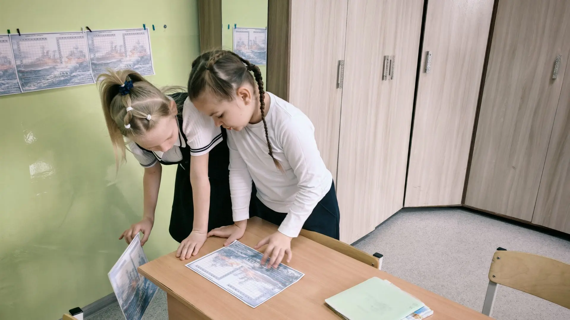 Б-6— ранил!»: как мы случайно вернули детям бумажное детство.