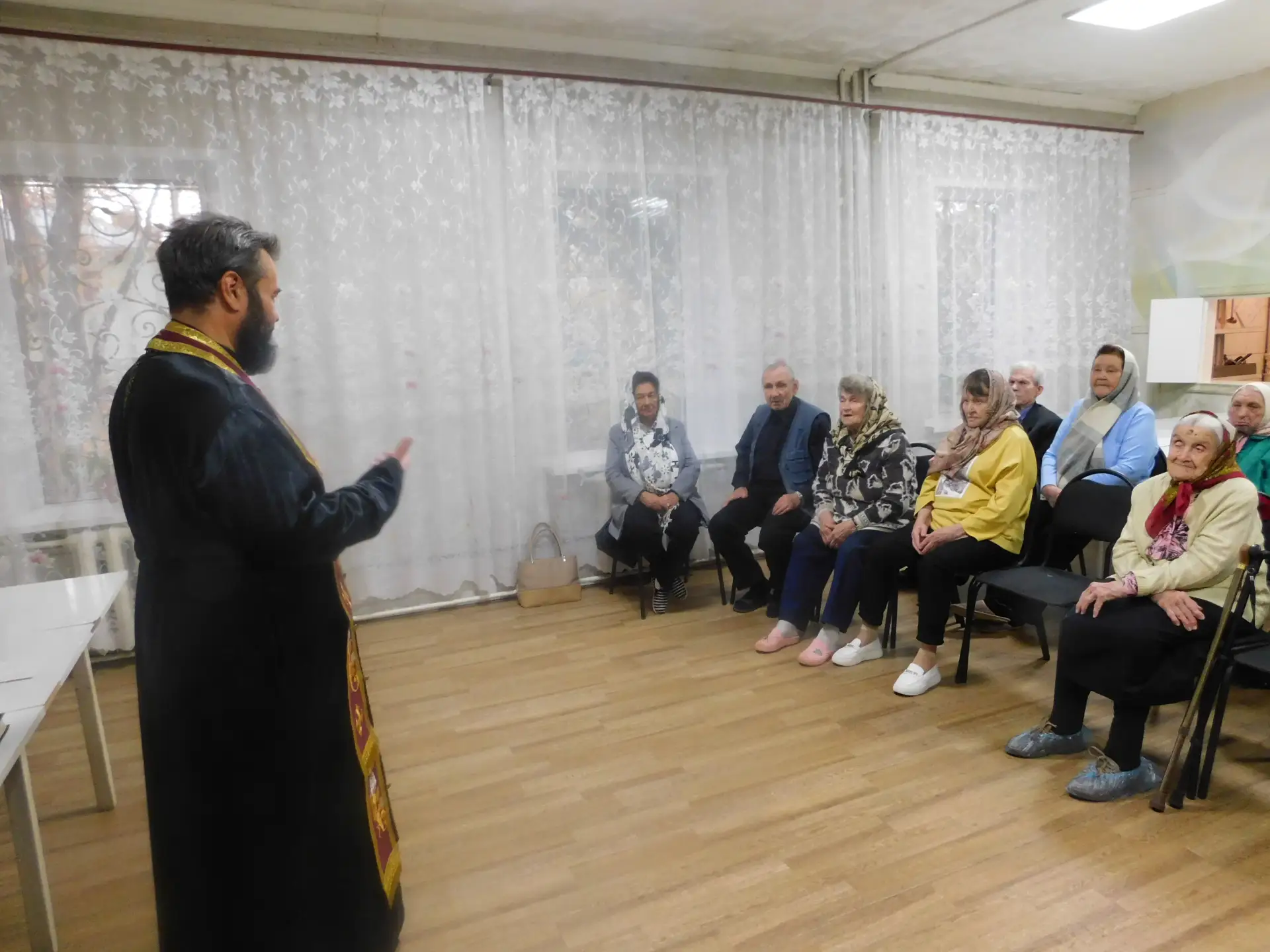 Накануне христианского праздника - Покрова Пресвятой Богородицы, получателей социальных...