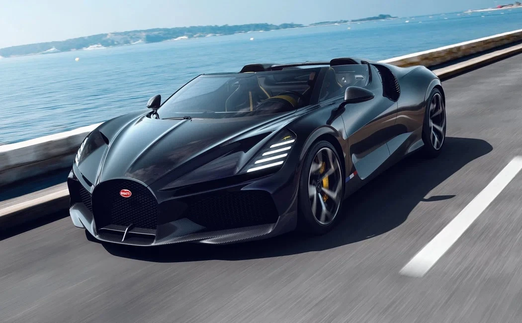 Второй гиперкар Bugatti W16 Mistral привезли в Екатеринбург.