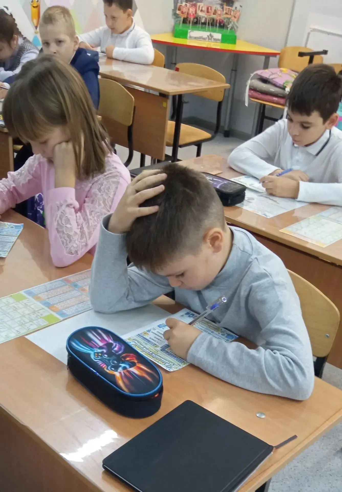 Сегодня в начальных классах на «Разговорах о важном» говорили про мошенников. Да, это н...