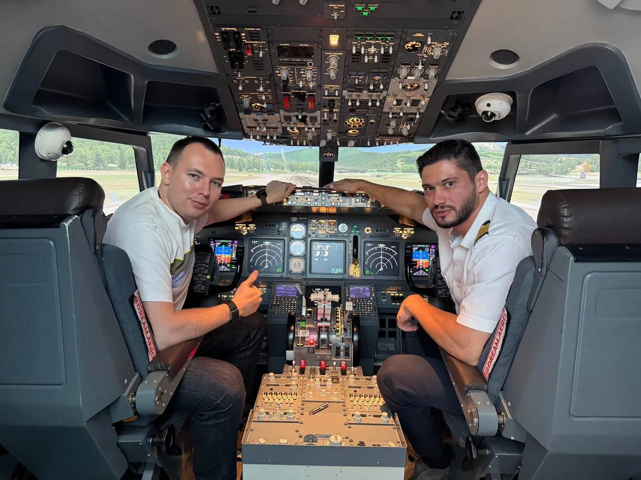 Сегодня сел за штурвал ✈️