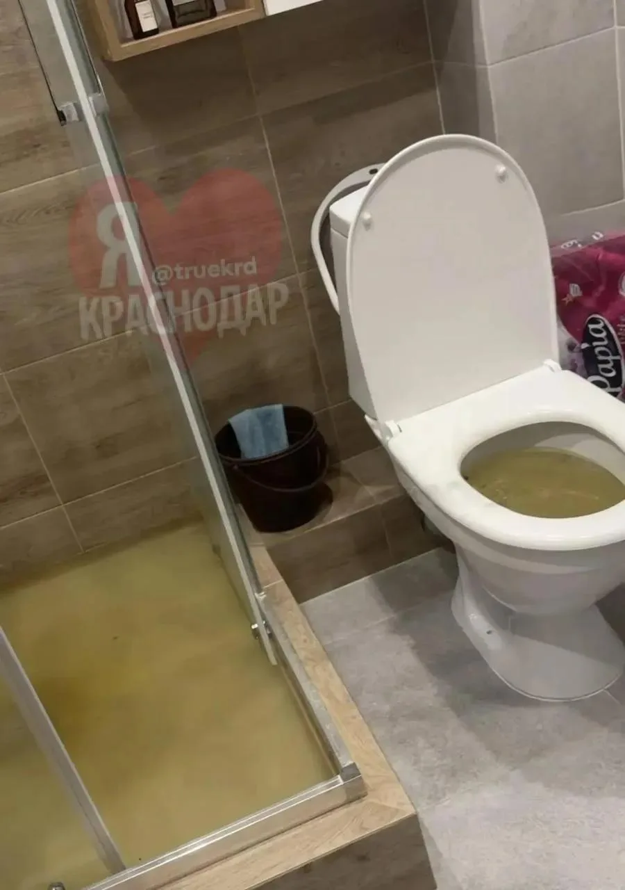 🤢 В ЖК «Самолёт» канализация затопила второй этаж.