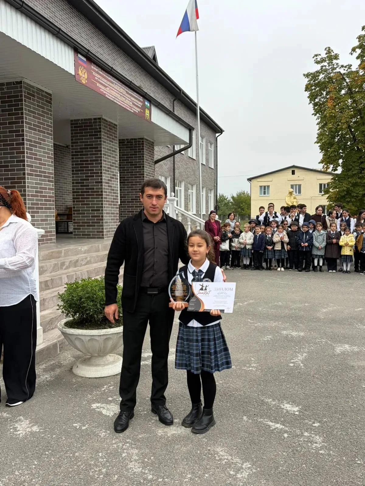 ❗❗❗Сегодня утро в нашей школе началось по доброй традиции с торжественной линейки, подн...