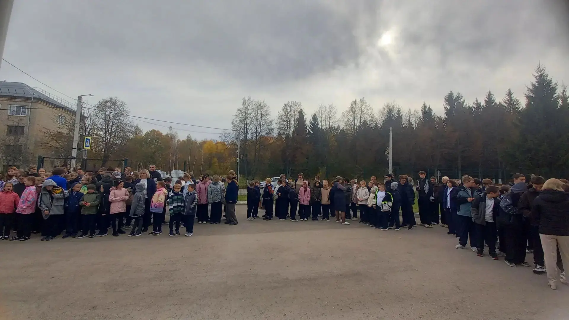 🔥 В нашей школе прошли учения по пожарной эвакуации.